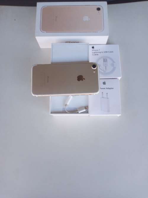IPHONE 7 32GB IN GOOD CONDITION