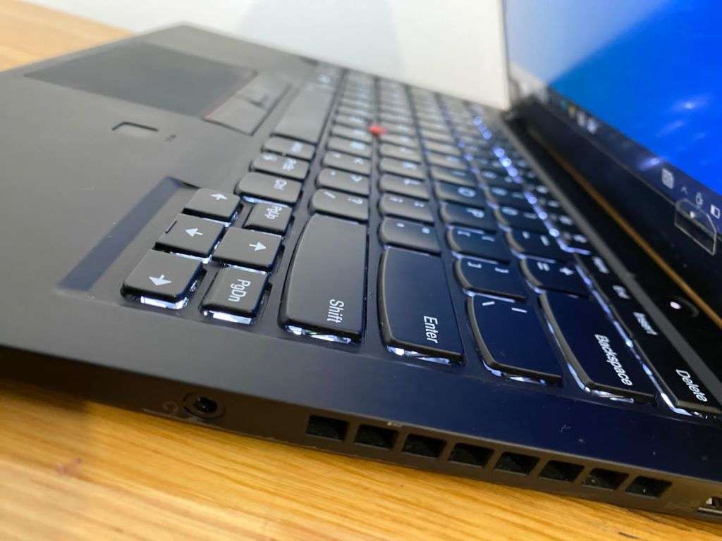 LENOVO X1 CARBON i7 8TH GENERATION