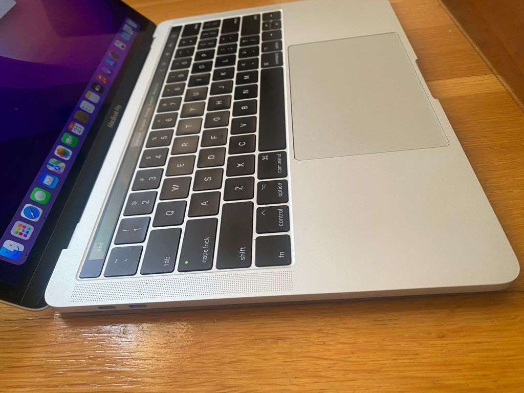 2017 MACBOOK PRO TOUCHBAR 13 INCH CORE I5