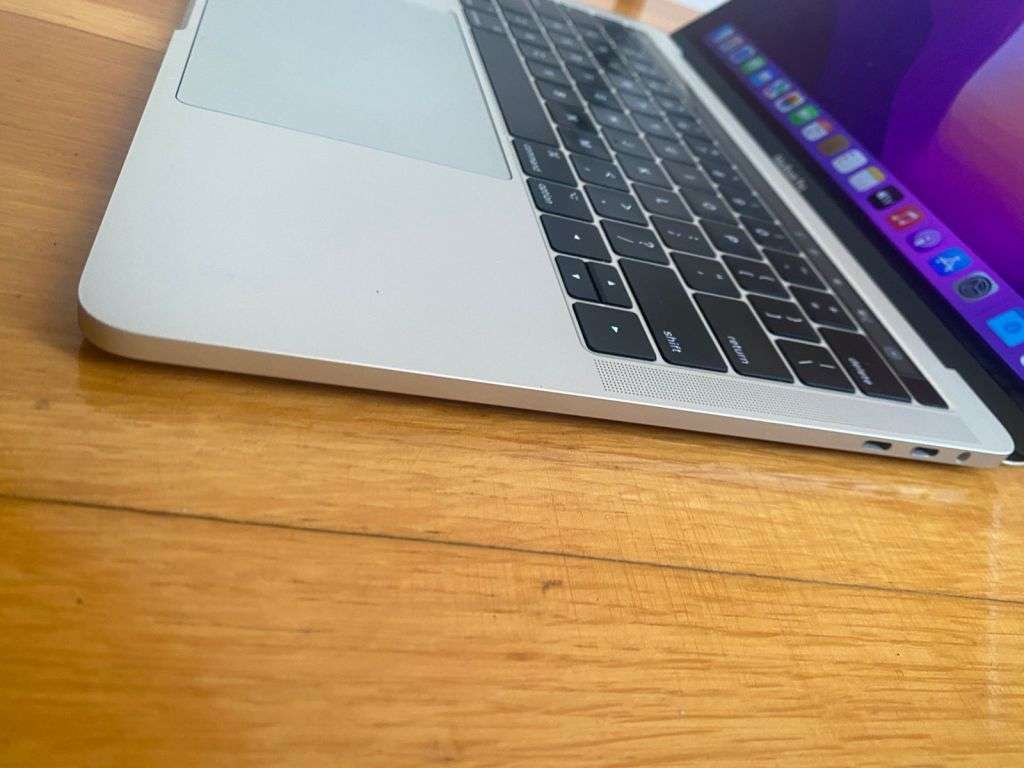 2017 MACBOOK PRO TOUCHBAR 13 INCH CORE I5