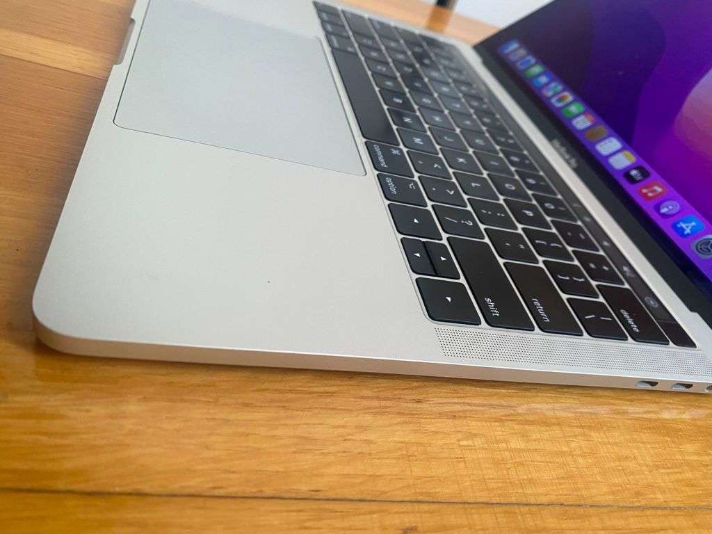 2017 MACBOOK PRO TOUCHBAR 13 INCH CORE I5