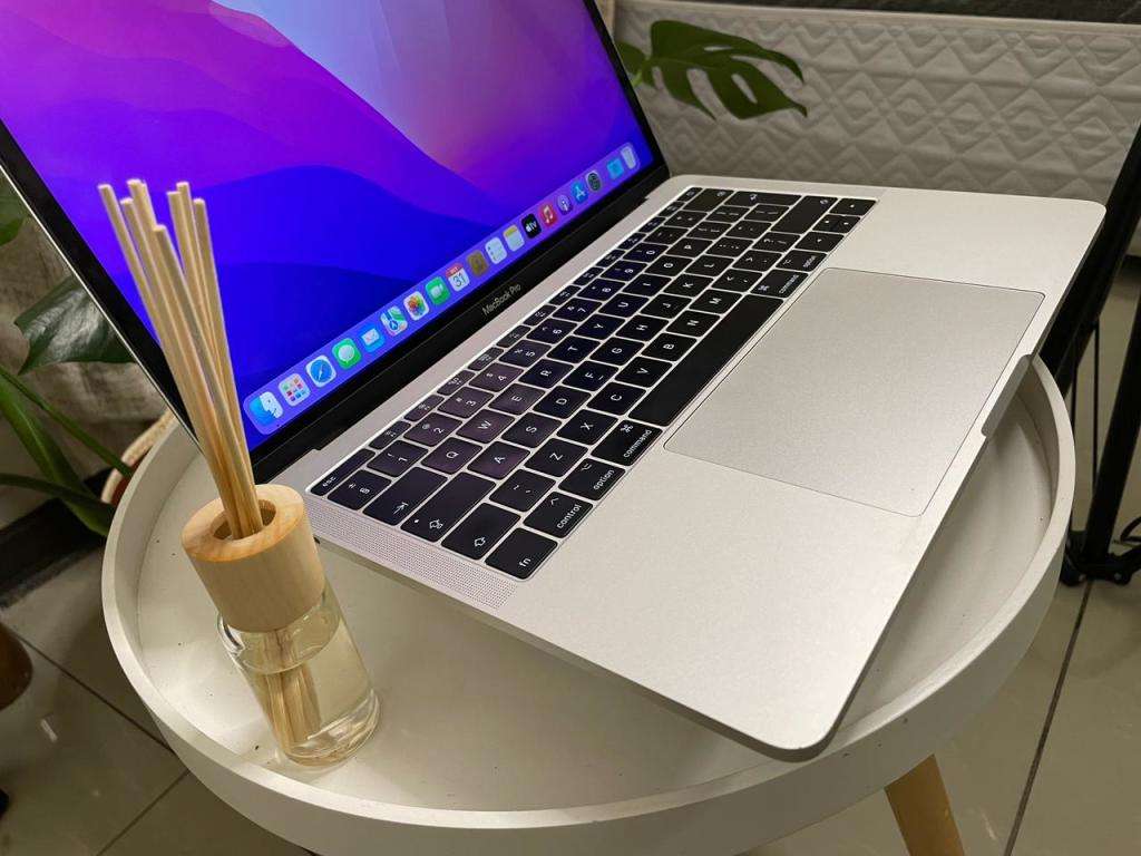 2017 MACBOOK PRO  CORE I5