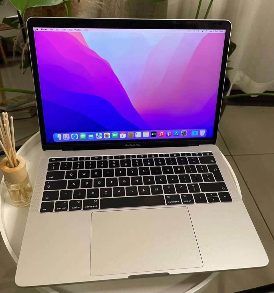 2017 MACBOOK PRO  CORE I5