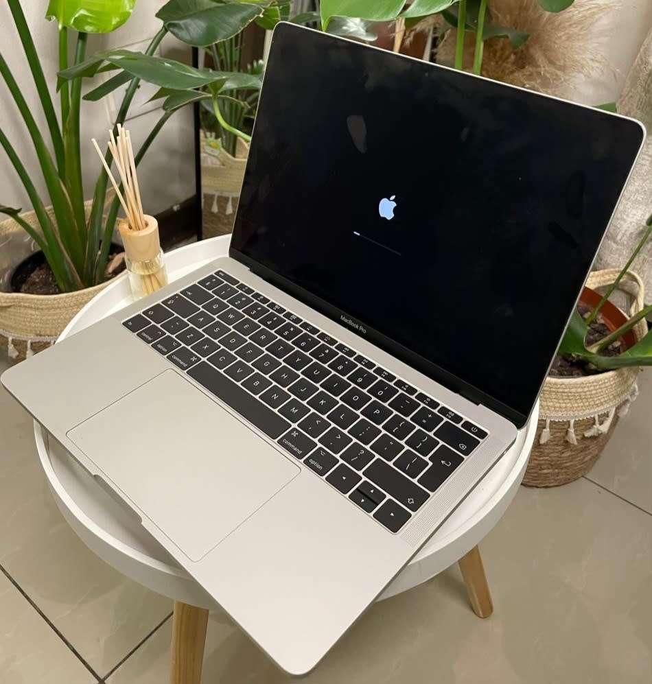 2017 MACBOOK PRO  CORE I5