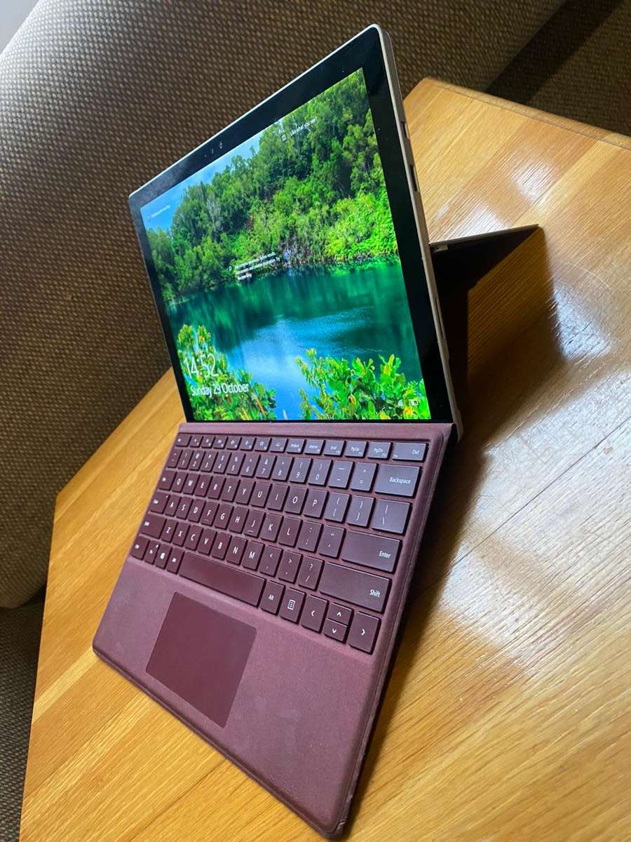 MICROSOFT SURFACE PRO 4 (2-in-1 laptop) core i5 6th generation