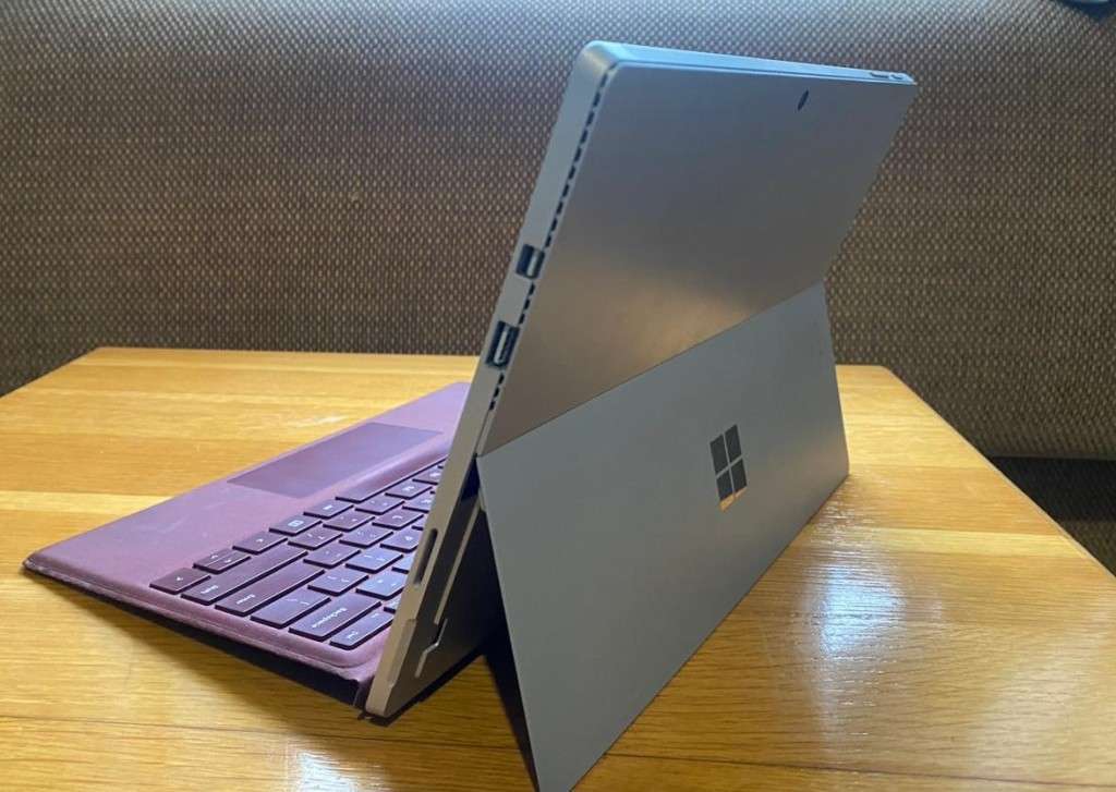 MICROSOFT SURFACE PRO 4 (2-in-1 laptop) core i5 6th generation
