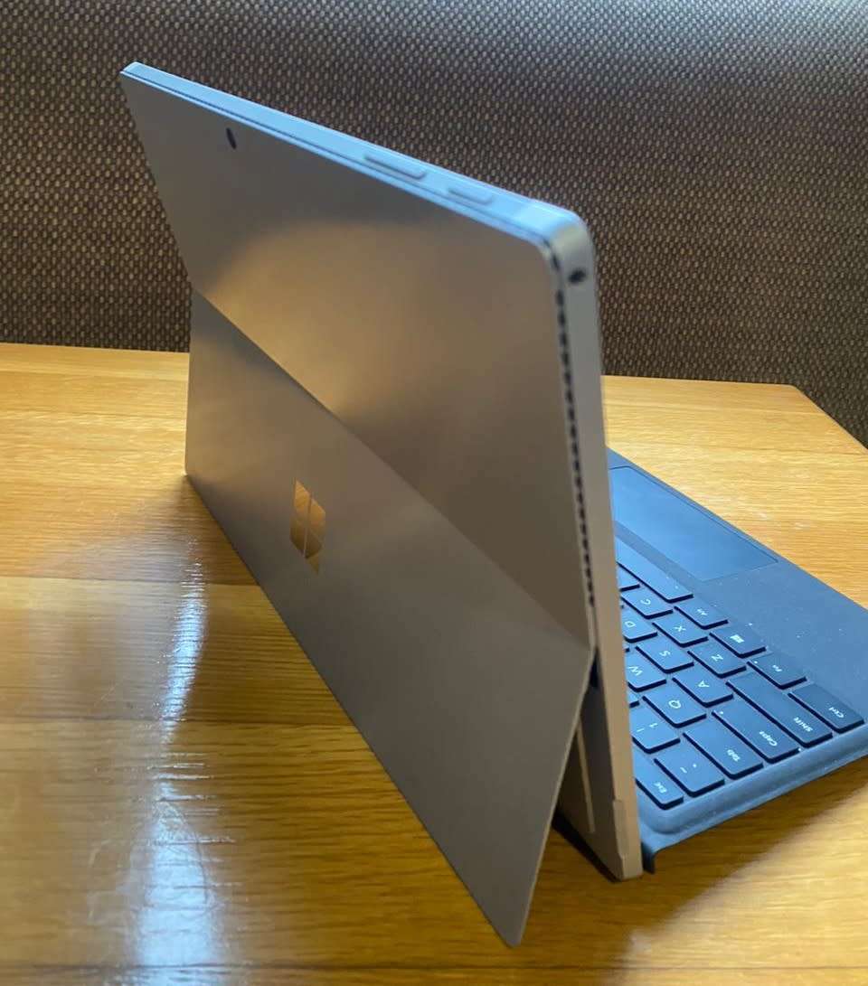 MICROSOFT SURFACE PRO 4 (2-in-1 laptop) core i5 6th generation