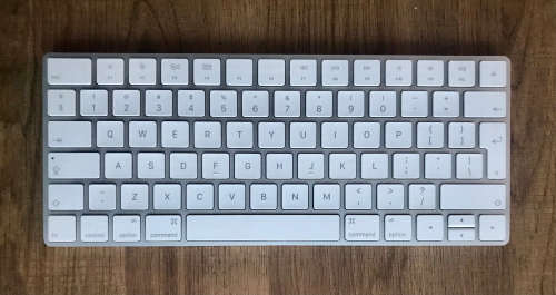 APPLE WIRELESS KEYBOARD + TRACKPAD