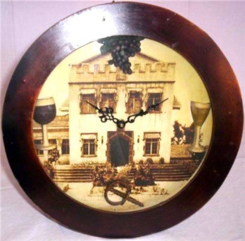 ANTIQUE / CLASSICAL THEMED WALL CLOCK