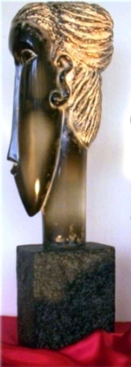 AFRICAN FEMALE BUST / STATUE / ORNAMENT