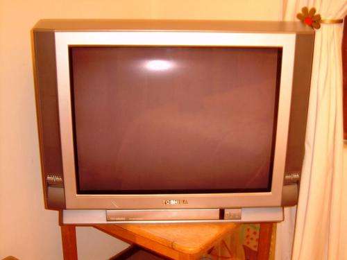 GREY TOSHIBA BOMBA TELEVISION TV