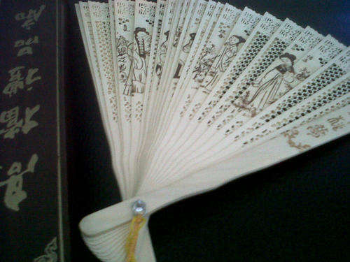 CHINESE ORIENTAL WOODEN HAND FAN WITH BOX