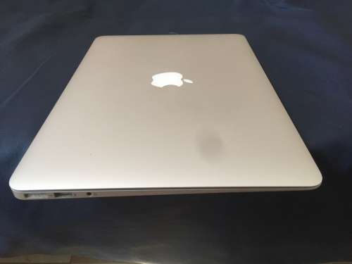MacBook Air 13 inch screen 250gb, core i5 processor very, very good condition.