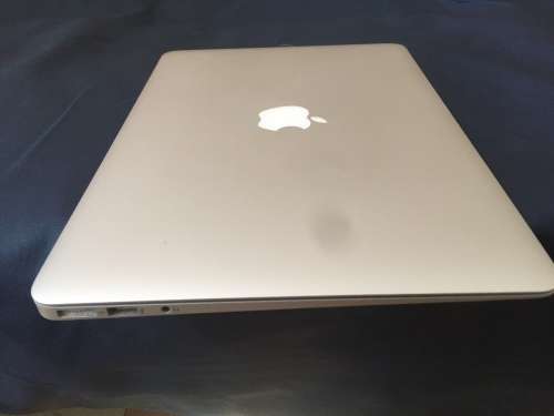 MacBook Air 13 inch screen 250gb, core i5 processor very, very good condition.