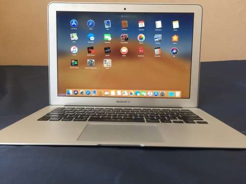 MacBook Air 13 inch screen 250gb, core i5 processor very, very good condition.