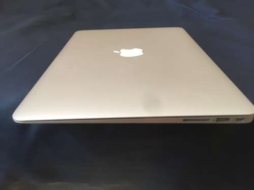 MacBook Air 13 inch screen 250gb, core i5 processor very, very good condition.