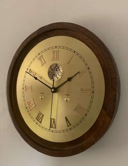 MAHOGANY OPEN FACE QUATRZ WALL CLOCK