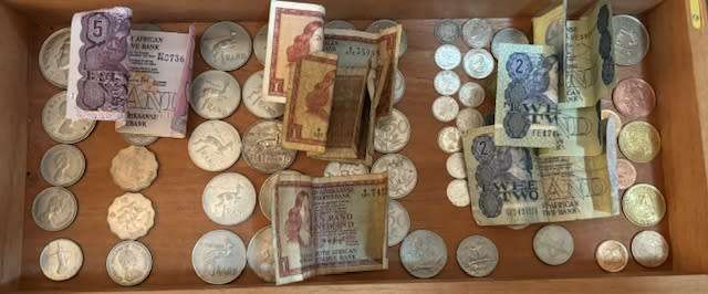 MIXED COINS AND NOTES