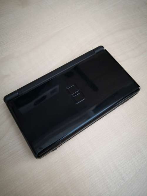 Nintendo DS Lite With Charger & R4 Cartridge & Micro SD CARD