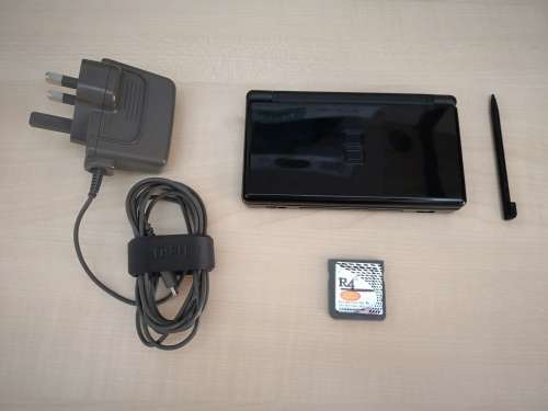 Nintendo DS Lite With Charger & R4 Cartridge & Micro SD CARD