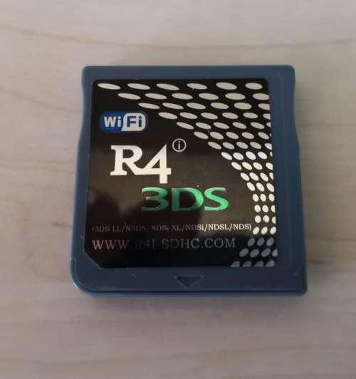 Nintendo DSi XL Console  R4 Card
