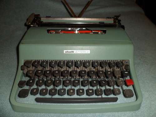 Olivetti Lettera 32 typewriter