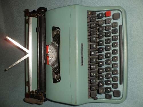 Olivetti Lettera 32 typewriter
