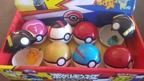 Pokemon Go Pokeball 8 piece set with figurines