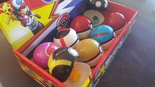 Pokemon Go Pokeball 8 piece set with figurines