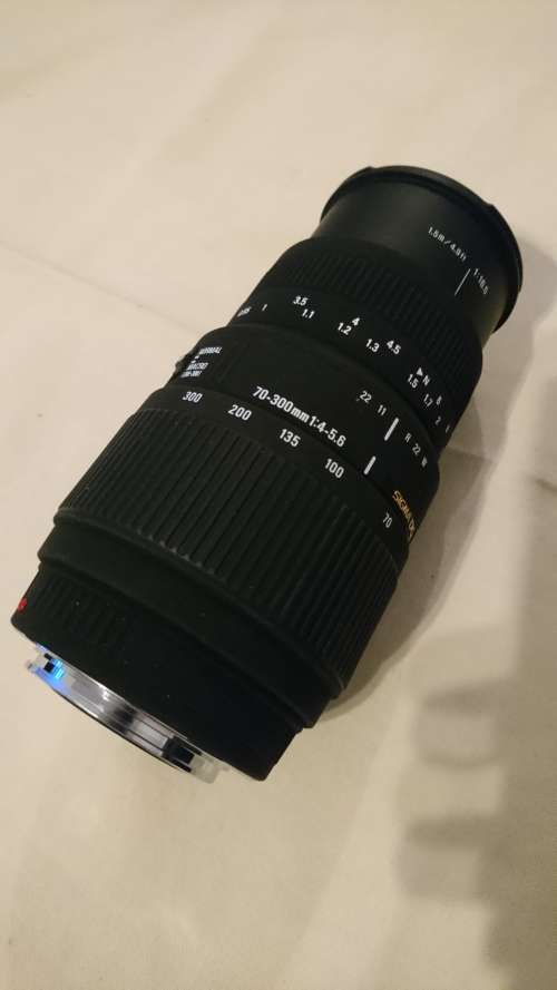 Sigma 70-300mm f4-5.6 macro zoom lens for sony