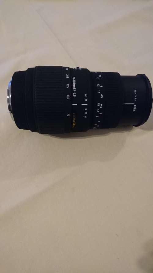 Sigma 70-300mm f4-5.6 macro zoom lens for sony