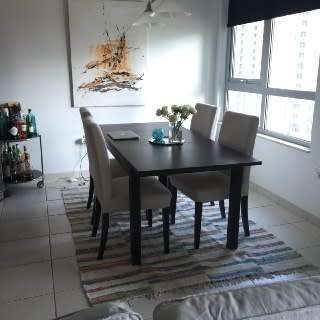 SET OF DINNING TABLE+4 CHAIRS IN EXCELLENT CONDITION