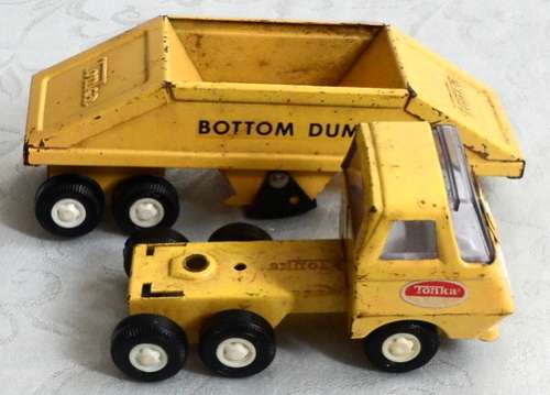 TONKA TRUCK WITH BOTTOM DUMP TRAILER 1970'S USED 240MM
