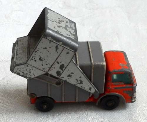 LESNEY MATCHBOX  NO. 7 "FORD REFUSE TRUCK"