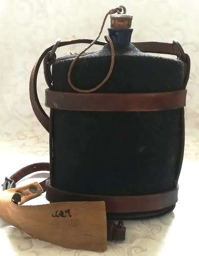 WORLD WAR 1 BRITISH WATER BOTTLE/CANTEEN ENAMEL WITH CARRYING STRAP