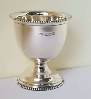 BIRMINGHAM STERLING SILVER 1967 EGG CUP 22.8 GRAMS 50MM X 45MM