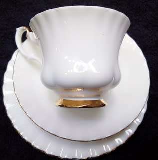 ROYAL ALBERT BONE CHINA ENGLAND **VAL D'OR** 4 X TRIOS***