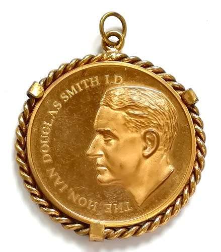 RHODESIA HISTORY MEDALLION 1965 IAN SMITH/DECLARATION OF INDEPENDENCE PENDANT