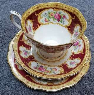 ROYAL ALBERT BONE CHINA ENGLAND **LADY HAMILTON** 6 X TRIOS **BID PER TRIO**