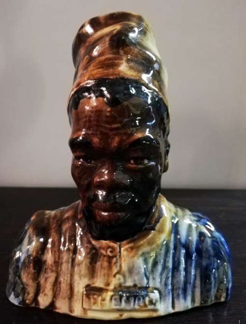 LUCIA WARE HANDPAINTED BUST OF A MAN 130 X 110 X 55 MM