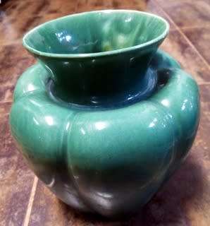 LUCIA WARE LARGE GREEN PUMPKIN VASE 280 X 240 MM
