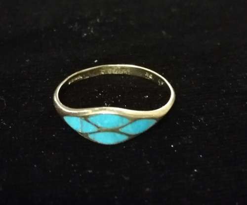 9CT GOLD AND TURQUOISE RING TOTAL WEIGHT 1.0 GRAMS SIZE N1/2