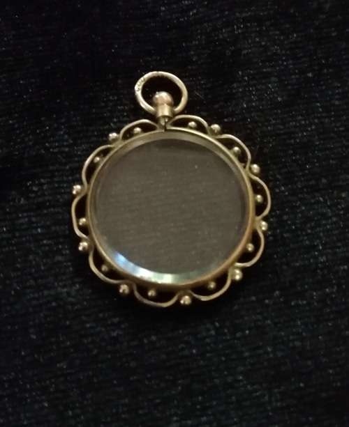 9CT  GOLD VICTORIAN PHOTOGRAPH PENDANT TOTAL WEIGHT DIAMETER 24MM