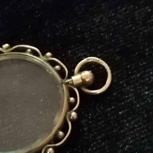 9CT  GOLD VICTORIAN PHOTOGRAPH PENDANT TOTAL WEIGHT DIAMETER 24MM