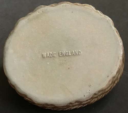 WADE - PUPPY IN A BASKET C1980 - ALSATIAN PUPPY SITTING 75X40MM