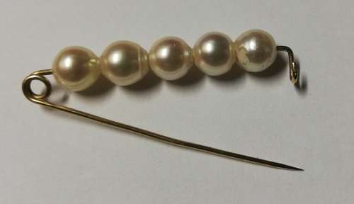 PEARL AND 9CT TESTED GOLD BROOCH/PIN LENGTH 480MM