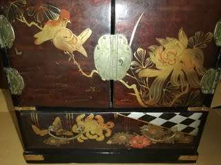 JAPANESE LACQUEREDHAND PAINTED BUTTERFLIES AND BIRDS JEWELLERY BOX 240X290MM
