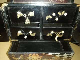 JAPANESE LACQUEREDHAND PAINTED BUTTERFLIES AND BIRDS JEWELLERY BOX 240X290MM