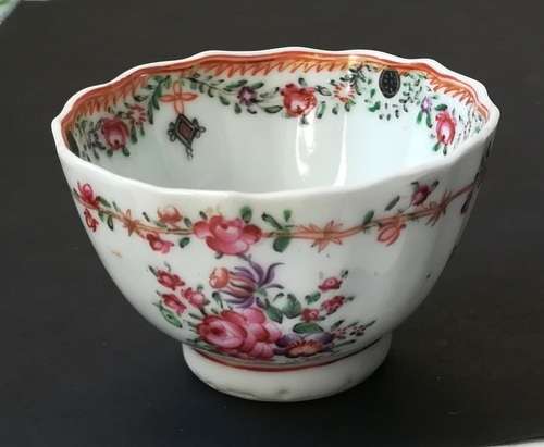 18TH CENTURY CHINESE TEA BOWL 75 X 45MM **NIKS TO BASE**