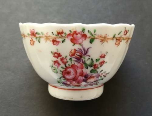 18TH CENTURY CHINESE TEA BOWL 75 X 45MM **NIKS TO BASE**